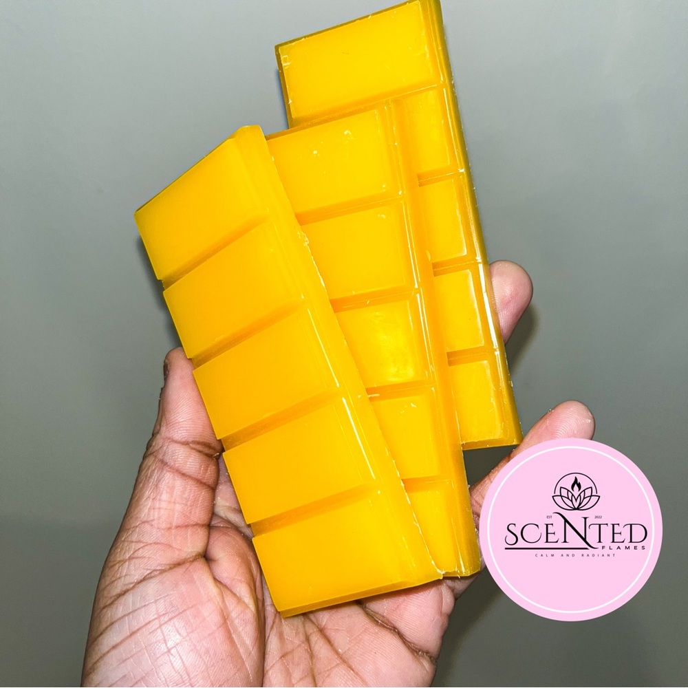 Main scent: Pineapple…..package consist of 3 blocks comes with wax warmer